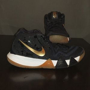 Nike Kyrie 4, 10.5 Size, Pitch Blue/Gold